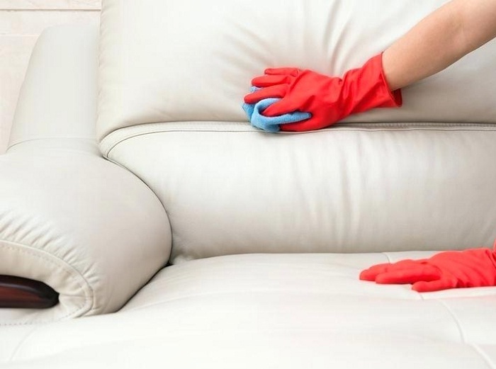 Cách lau ghế sofa da loại bỏ bụi bẩn hiệu quả nhất
