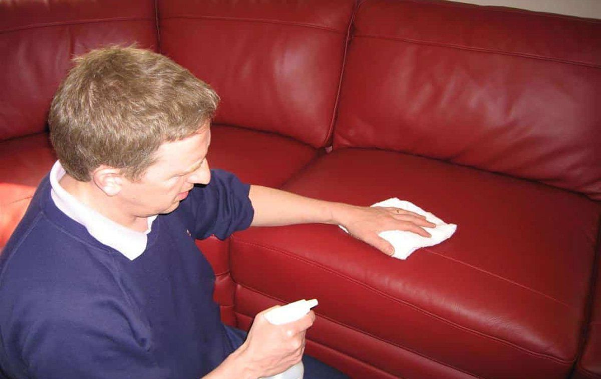 Tại sao phải vệ sinh ghế sofa da theo đúng định kỳ ?