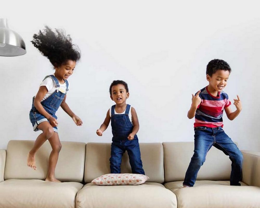 Bí kíp sử dụng và bảo quản Sofa phòng khách cho gia đình có trẻ em - Ảnh 2